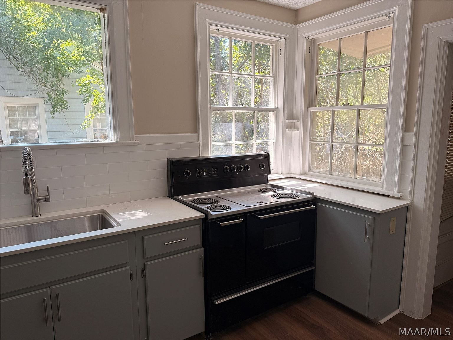 The South Hull Cottage kitchen range